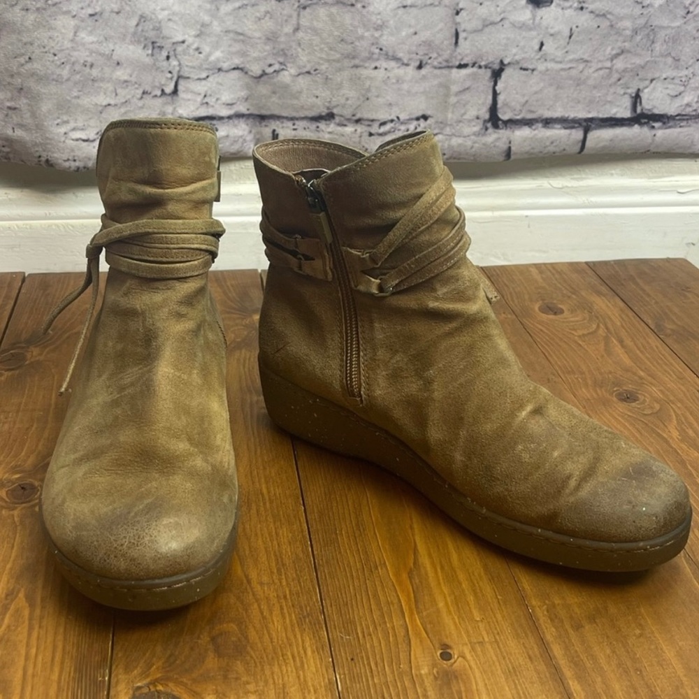 Dansko Evelyn Boot Womens size 37 tan biscotti color suede